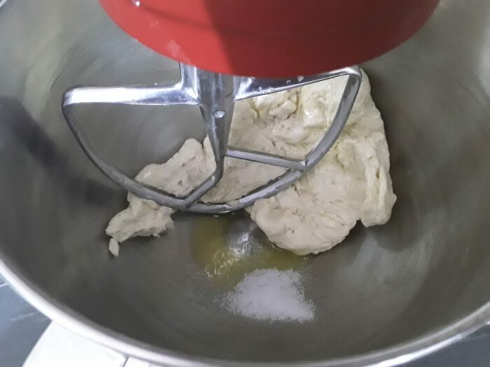 Aggiunta olio e sale
