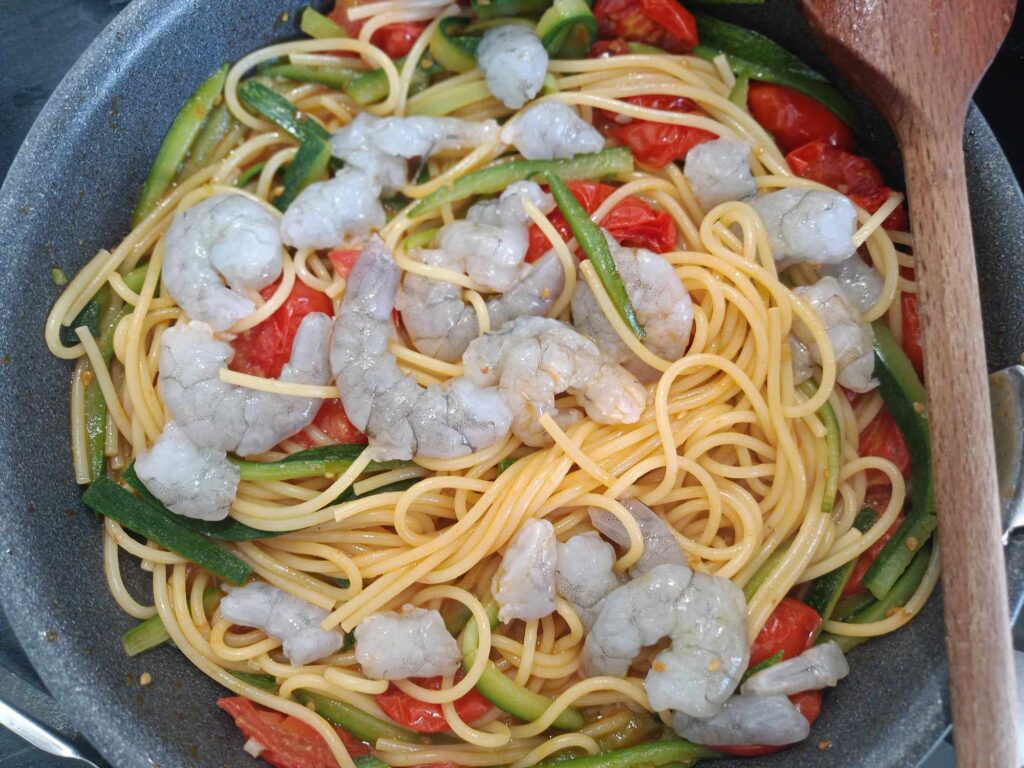 Spaghetti con zucchine e gamberetti