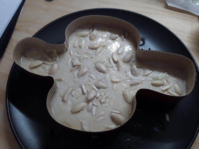 mandorle su composto colomba