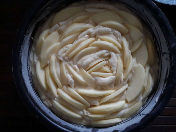 torta mele crema cruda