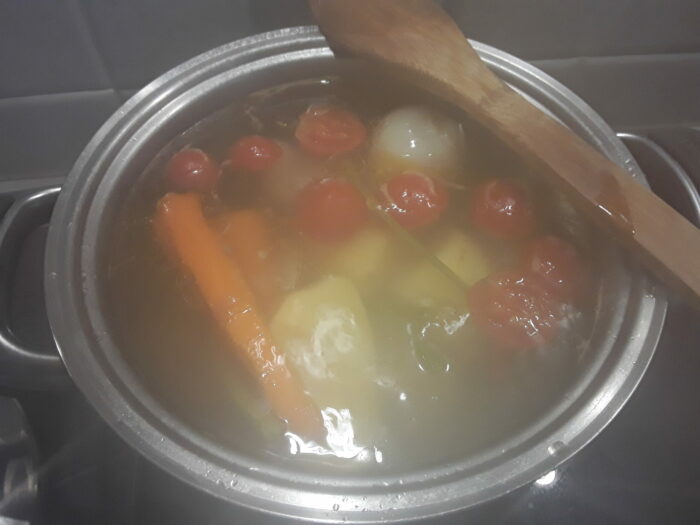 brodo di carne con odori