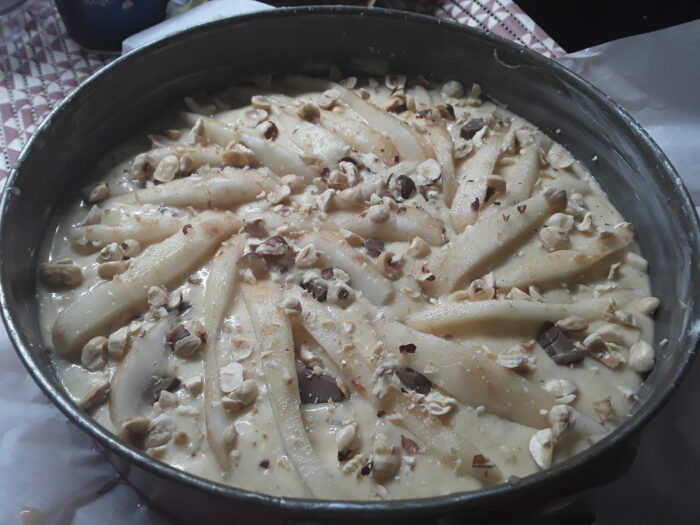 composto pere e nocciole nella tortiera