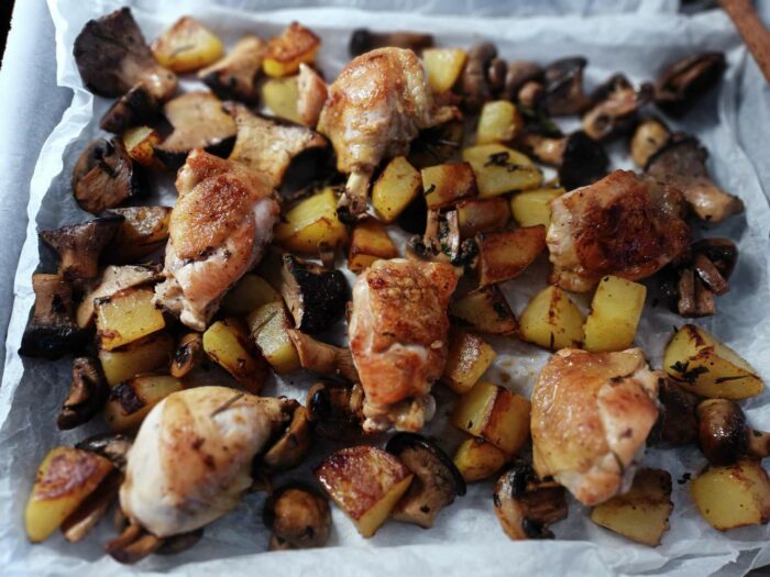 Pollo Patate e Funghi in Teglia