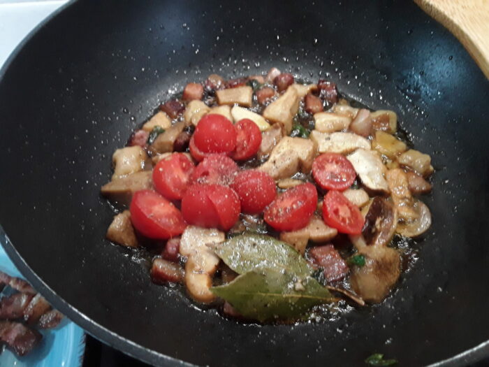 funghi pancetta e pomodori funghi pancetta e pomodori