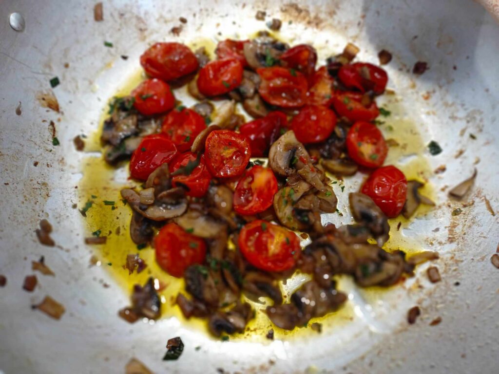 pomodori cotti e funghi