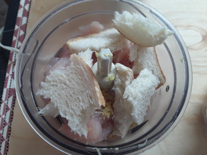 Pollo nel cutter