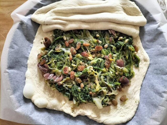 Aggiunta ripieno pizza di scarola