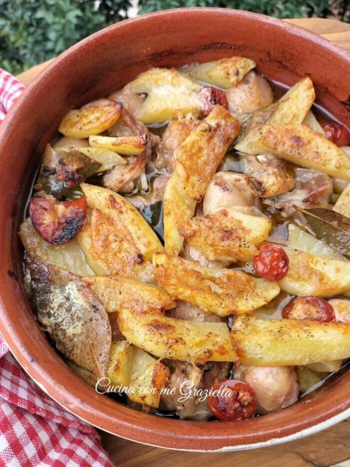 Agnello al forno con patate e lampascioni 