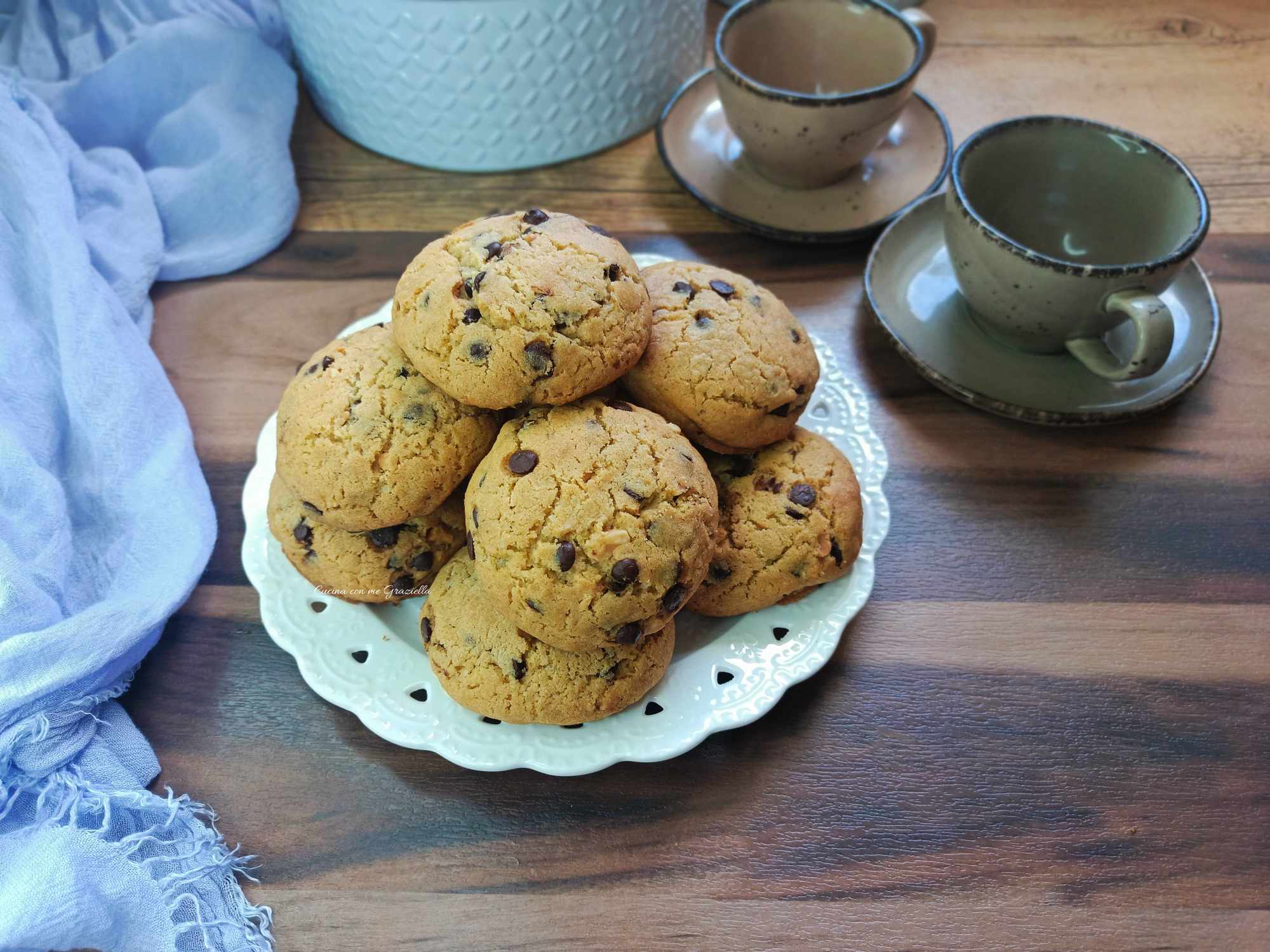 Biscotti al burro con le gocce di cioccolato