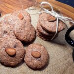 Biscotti con mandorle e gocce di cioccolato