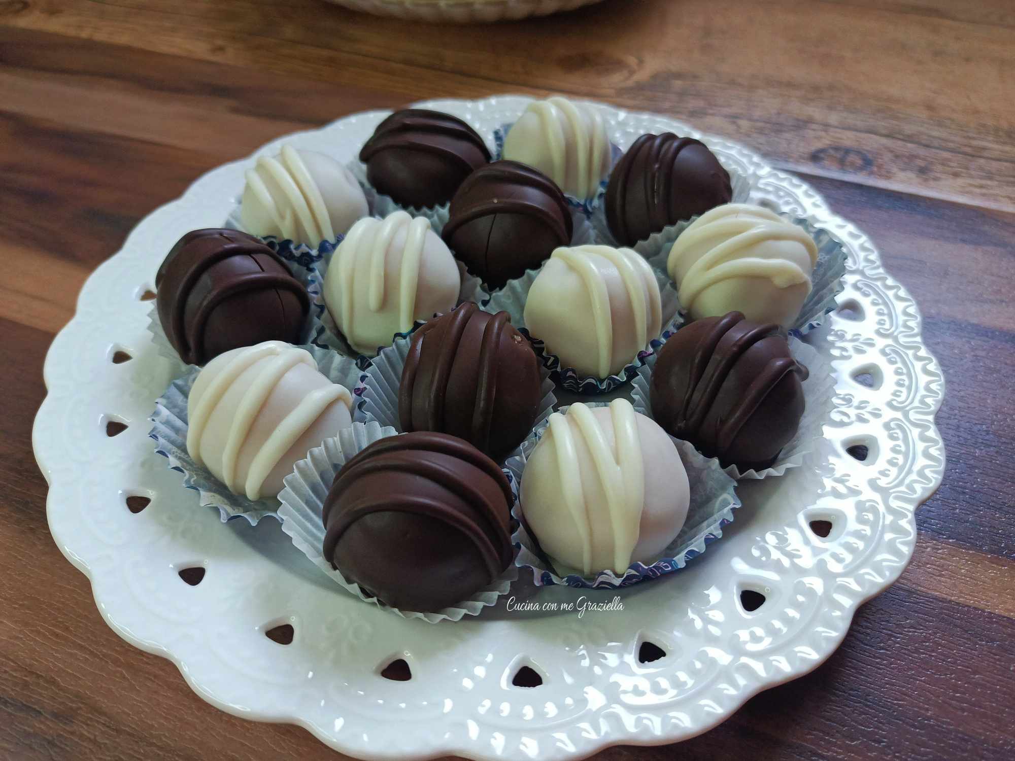 Bon bon al limoncello ricoperti di cioccolato