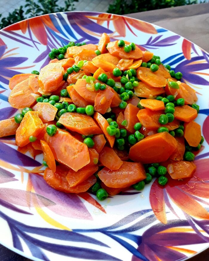 Carote e piselli in padella 