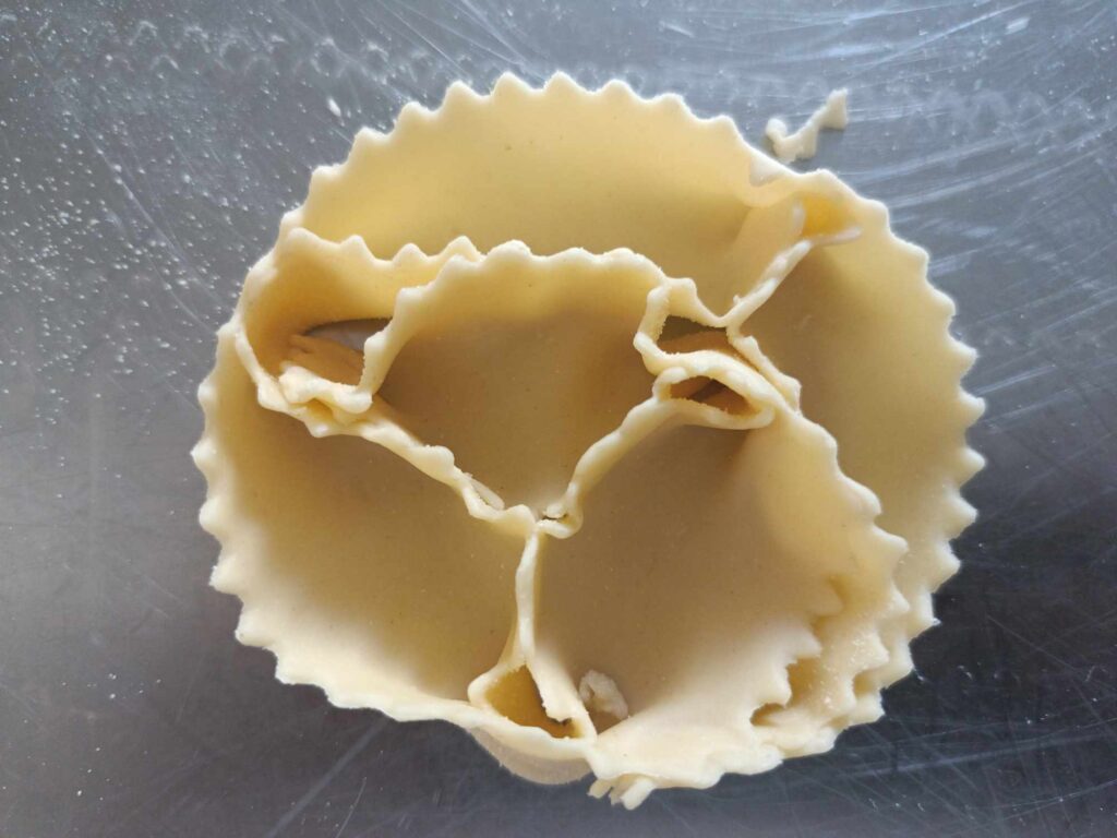 cartellata cruda Cartellate di pasta fresca