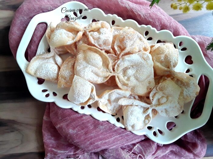 Chiacchiere - fiocchi di carnevale