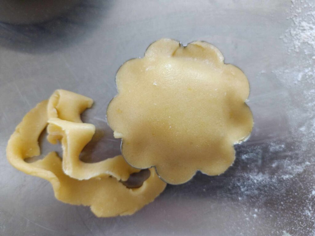 eccesso di pasta frolla