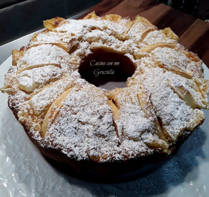 Ciambella alle mele con crema pasticcera