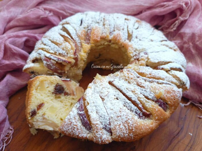 Ciambella alle mele e uvetta