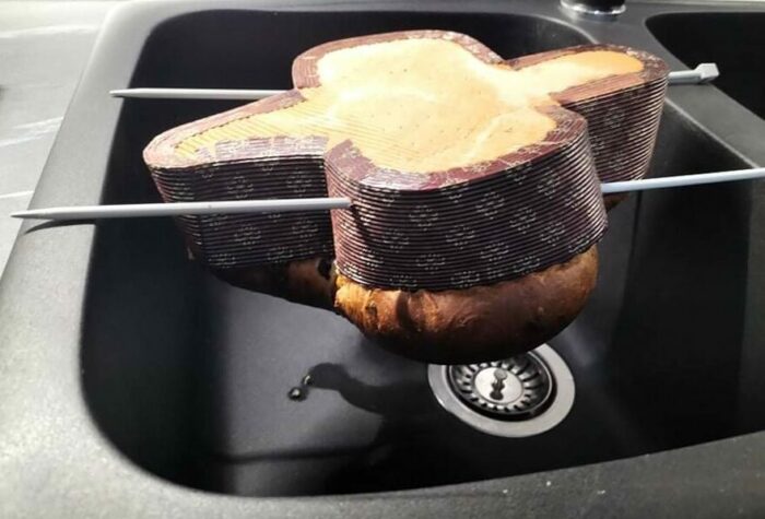 Colomba cioccolato a raffreddare