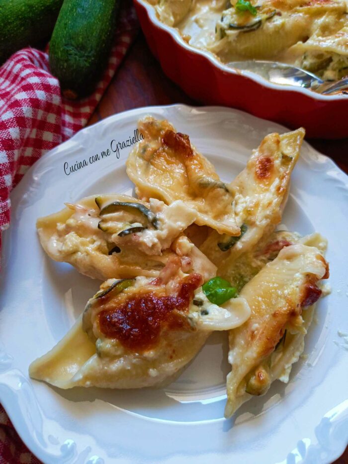 Conchiglioni ripieni di ricotta zucchine e speck
