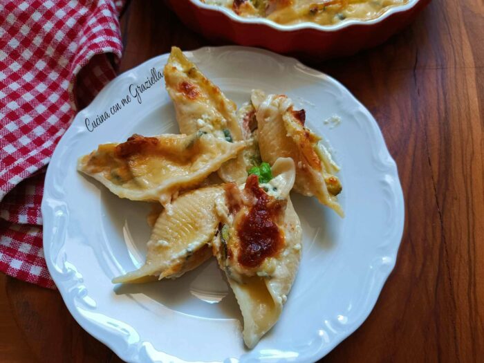 Conchiglioni ripieni di ricotta zucchine e speck