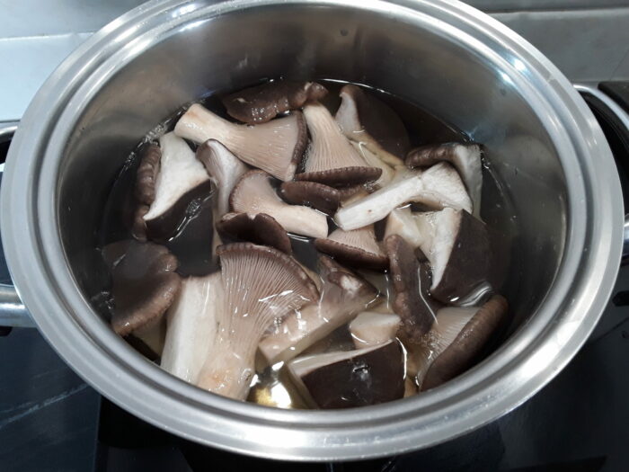 funghi in pentola