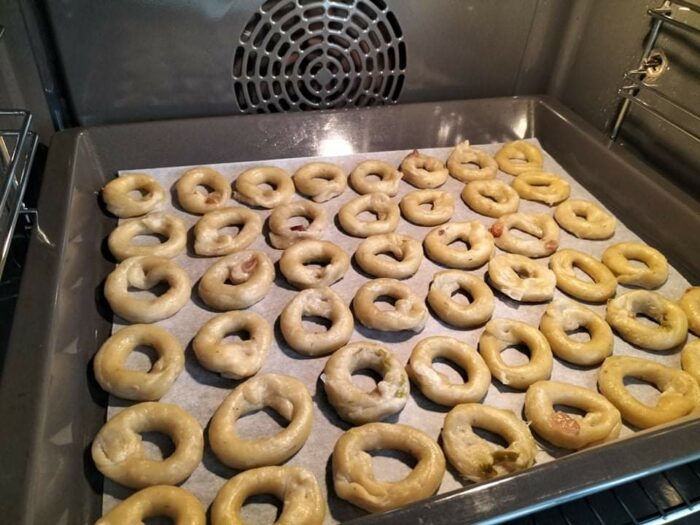 Cottura taralli cipolla uvetta