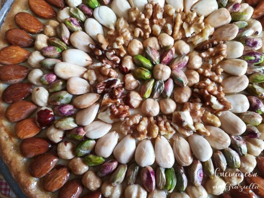 Crostata con frutta secca e ricotta