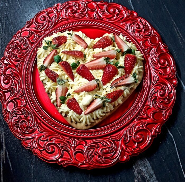 Crostata cuore crema e fragole