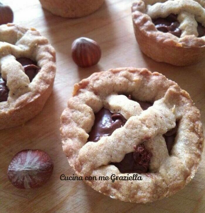 Crostatine alla nutella con frolla alle nocciole