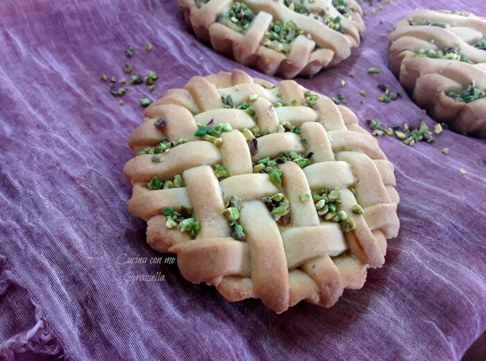 Crostatine con crema e crema di pistacchi
