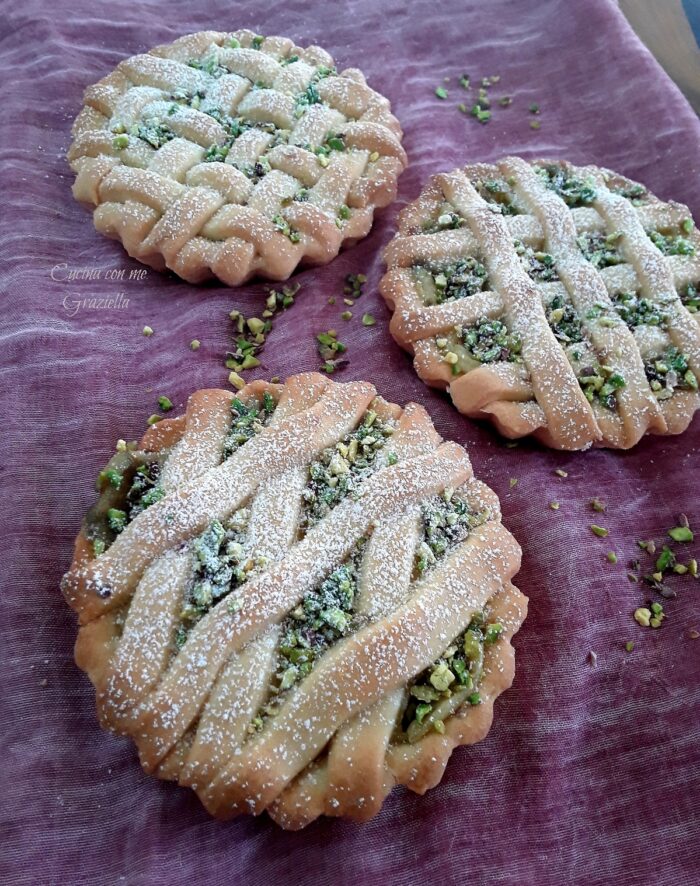 Crostatine con crema e crema di pistacchi