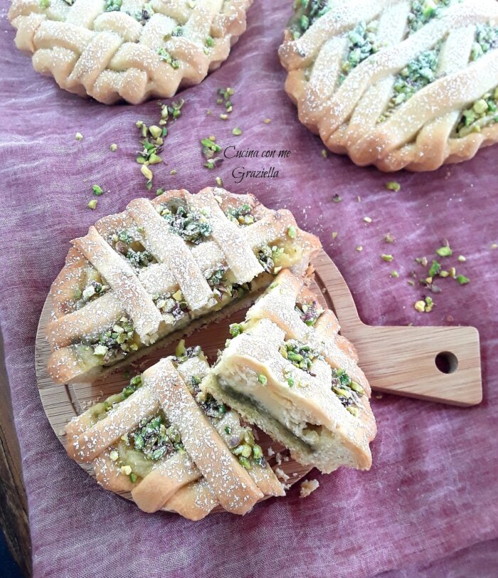 Crostatine con crema e crema di pistacchi