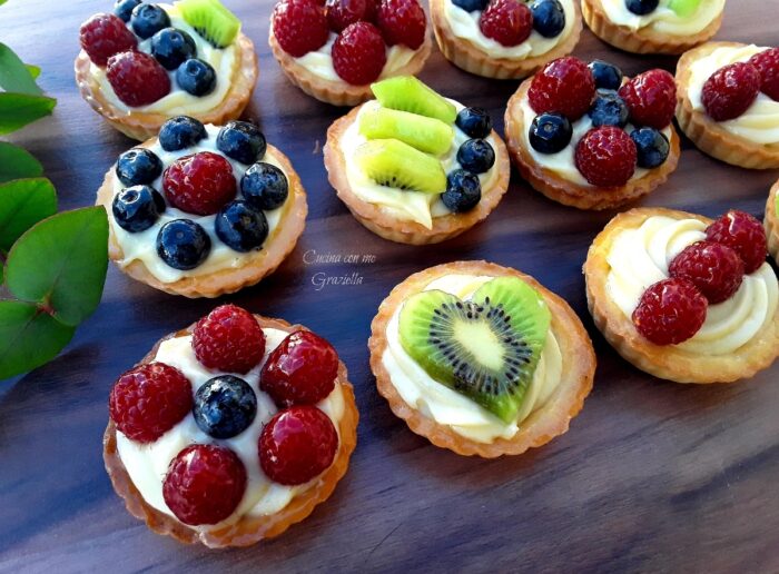 Crostatine crema e frutta