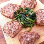 crostoni di pane con salsiccia e stracchino
