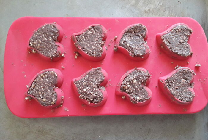 Cuoricini nello stampo in silicone