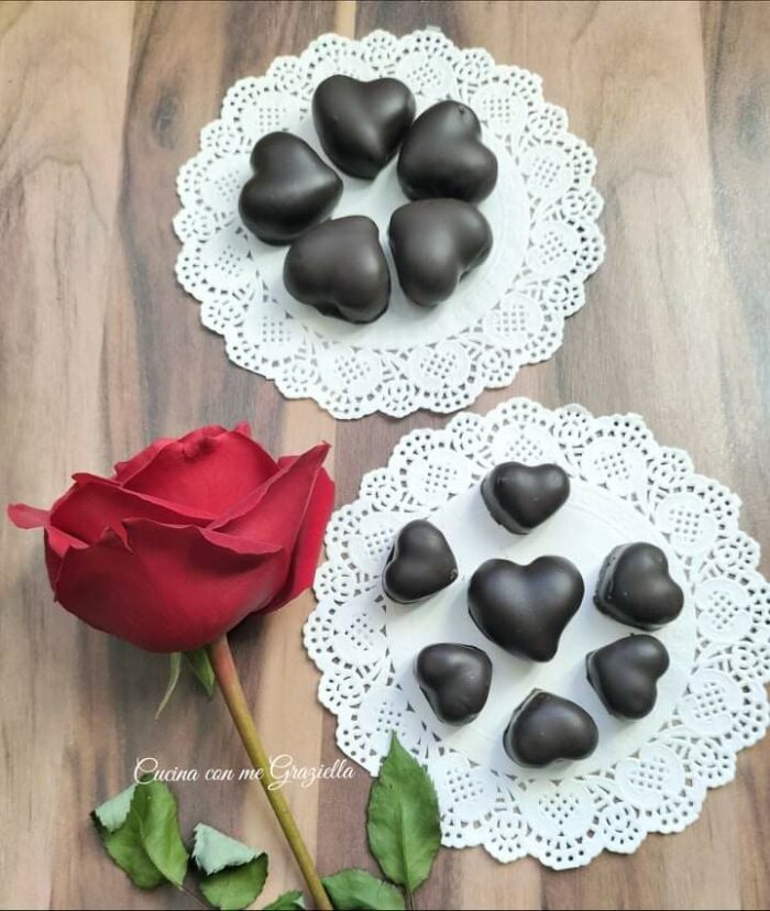 cuoricini di cioccolato ripieni di nocciole