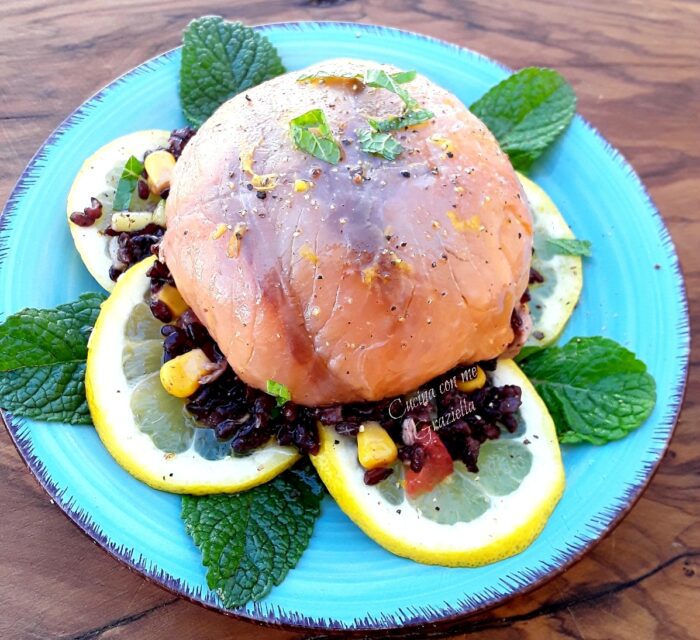 cupola di salmone con riso venere cupola di salmone con riso venere