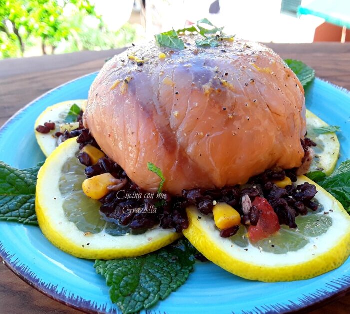 cupola di salmone con riso venere 