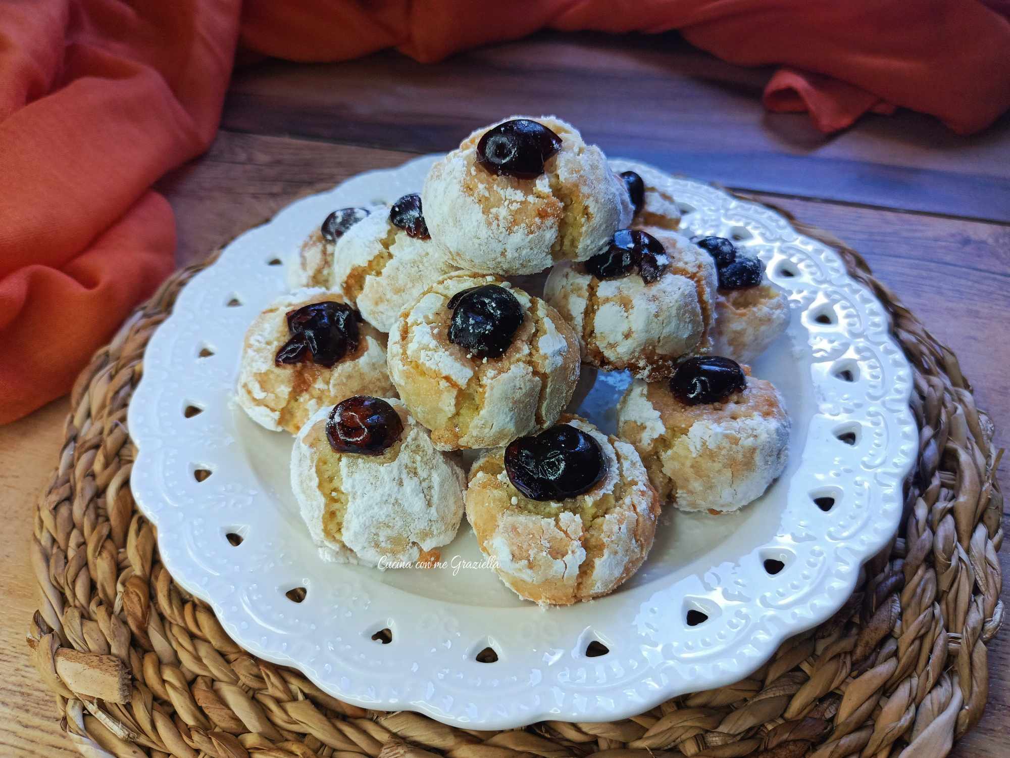 Dolci di mandorla alle amarene