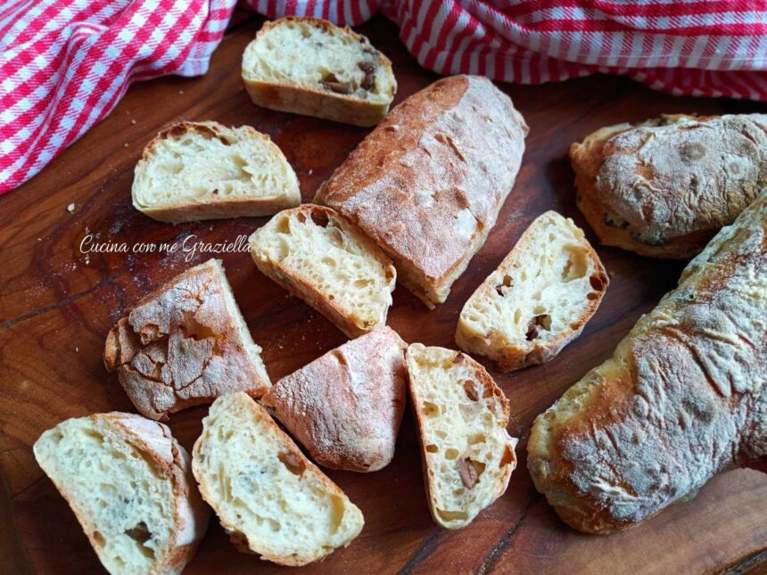 Filoncini di pane alle olive senza impasto