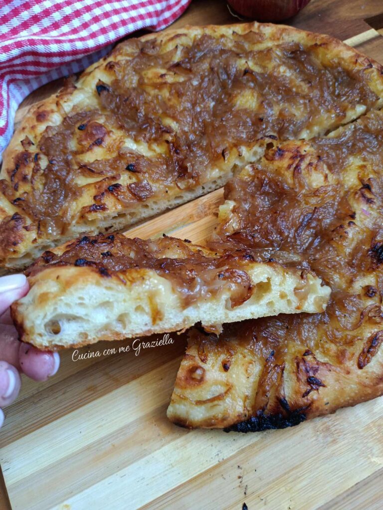 Focaccia barese con cipolla rossa di Acquaviva 