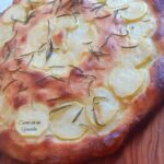 Focaccia con patate e rosmarino