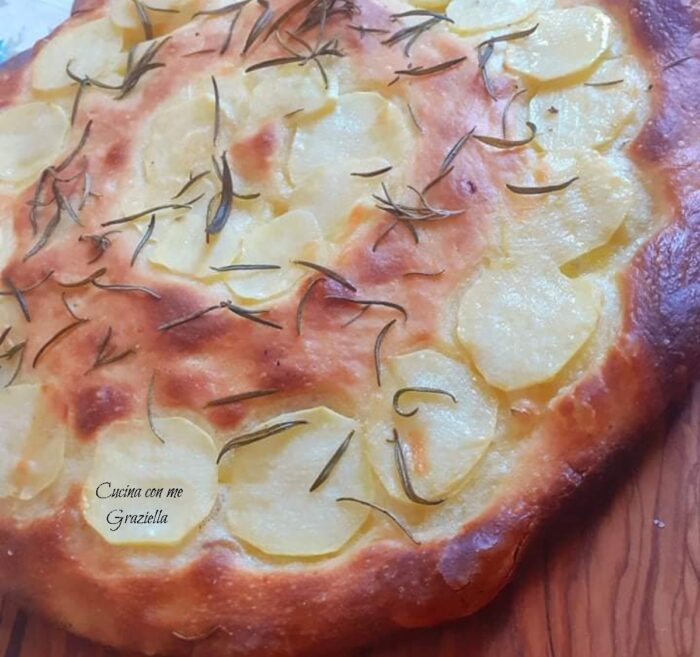 Focaccia con patate e rosmarino