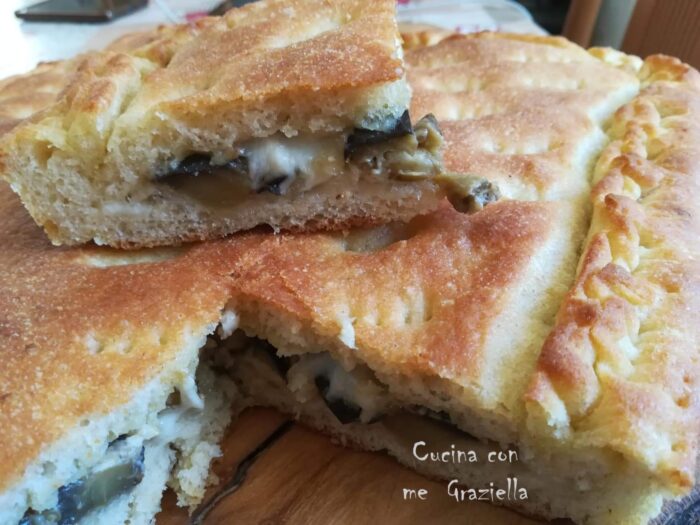 Focaccia ripiena di melanzane