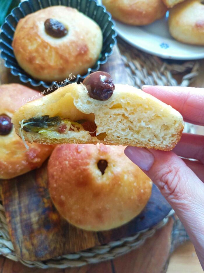  focaccine senza patate ripiene di cipolla e tonno
