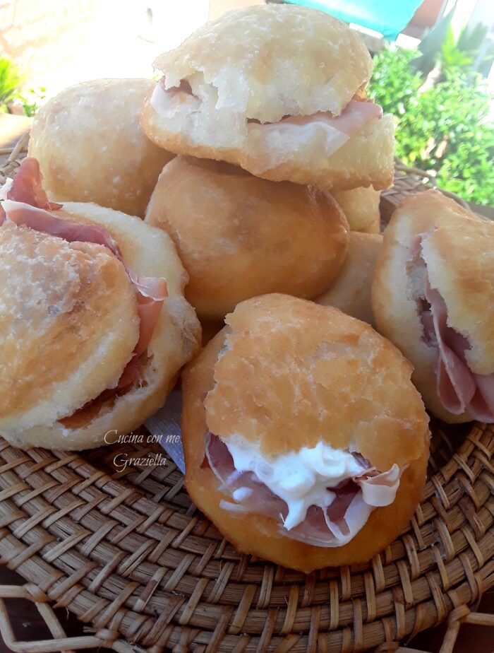 Focaccine fritte pugliesi