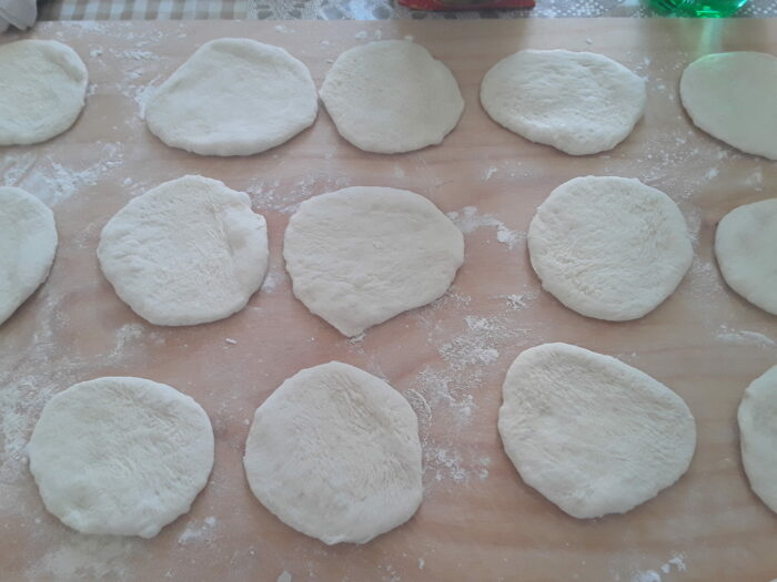 Focaccine fritte stese