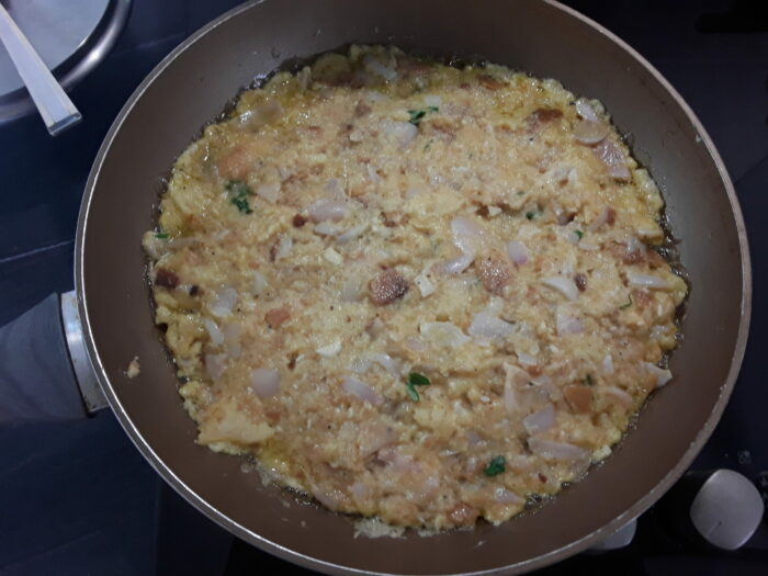 Frittata lampascioni in cottura