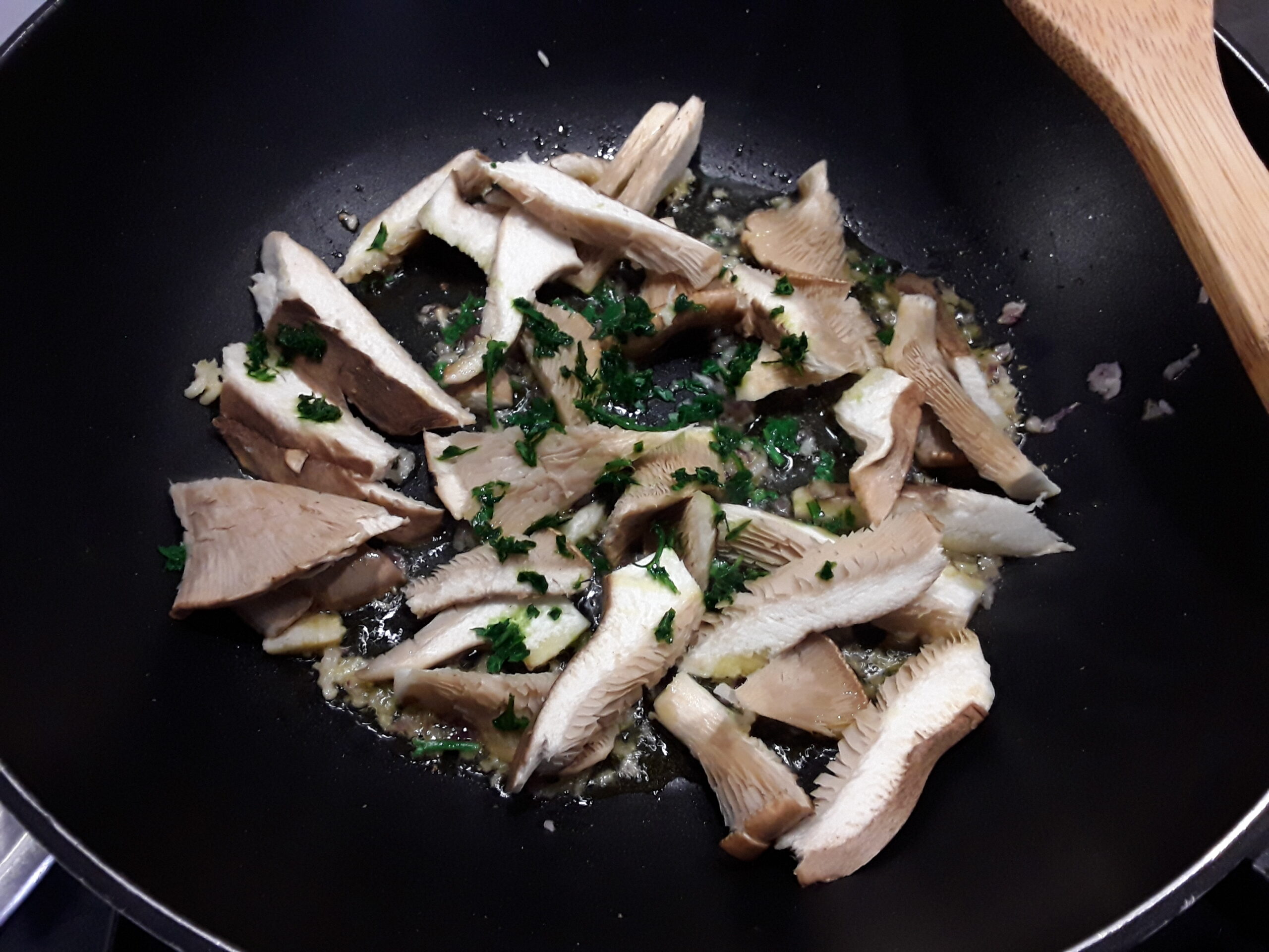 funghi trifolati in padella