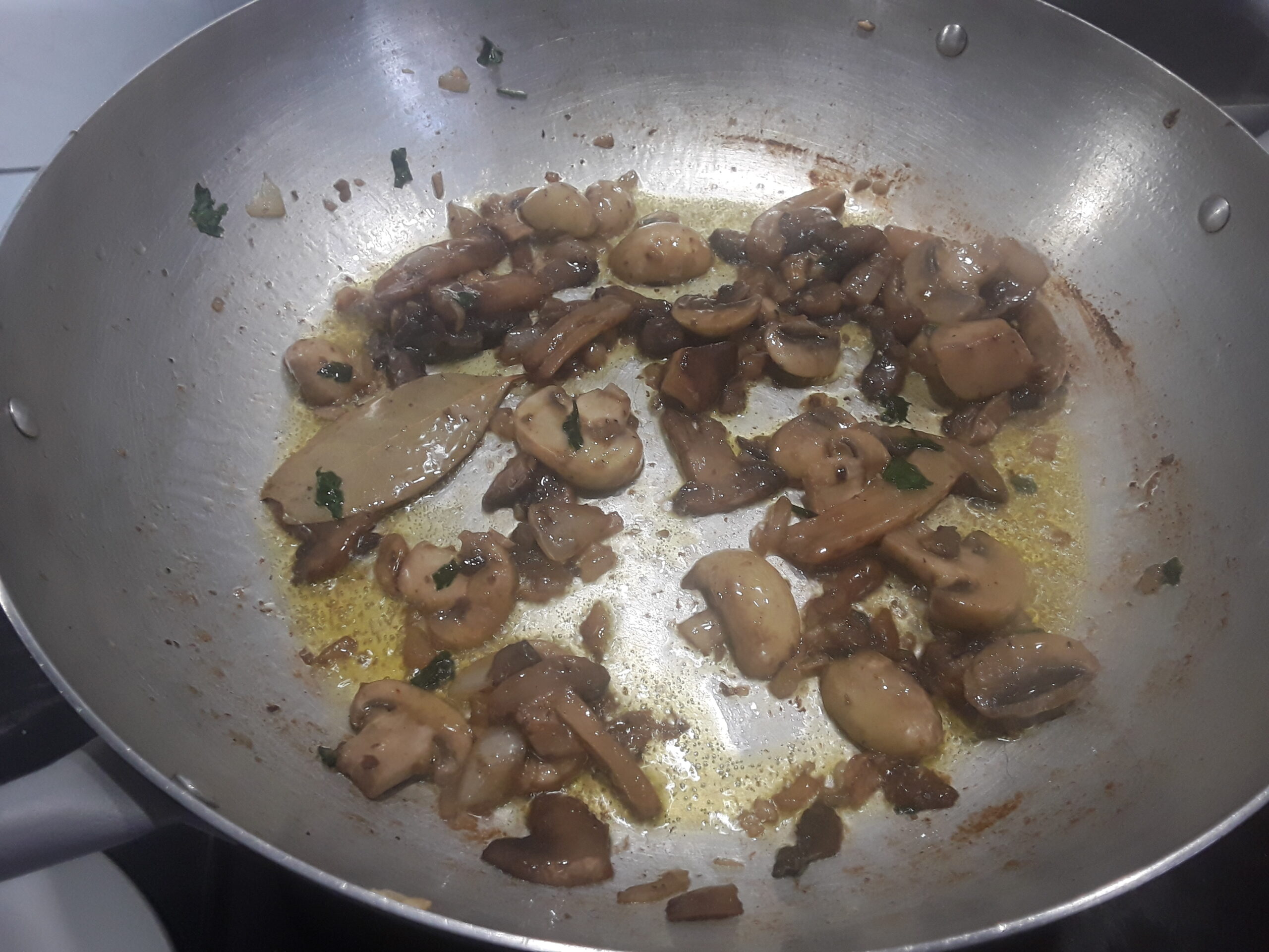 funghi trifolati in padella